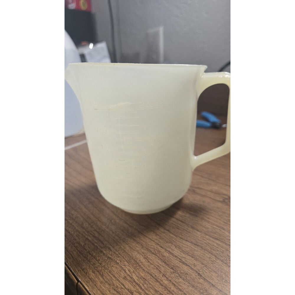 Vintage Tupperware 1964 2 Cup 16 oz Measuring Pitcher Cup 134-3 USA